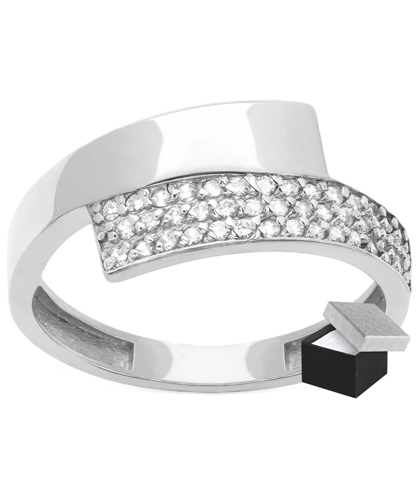 Asymmetric silver ring pattern