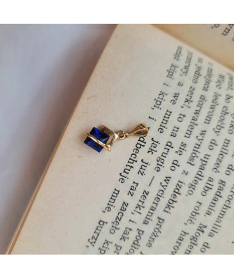 Gold sapphire pendant Band