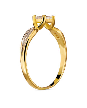Gold ring with a large stone 8k