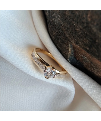 Gold engagement ring with white stone 8k