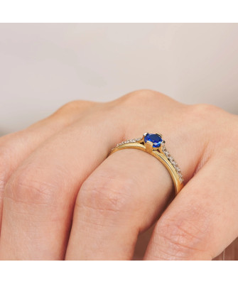 Ring with a blue stone 8k