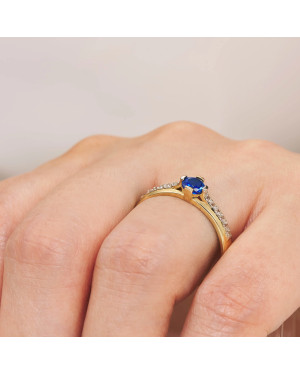 Ring with a blue stone 8k