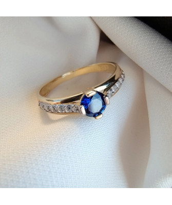 Ring with a blue stone 8k