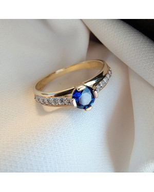 Ring with a blue stone 8k
