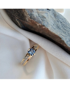 Ring with a blue stone 8k
