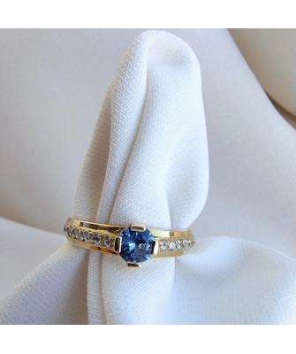 Ring with a blue stone 8k