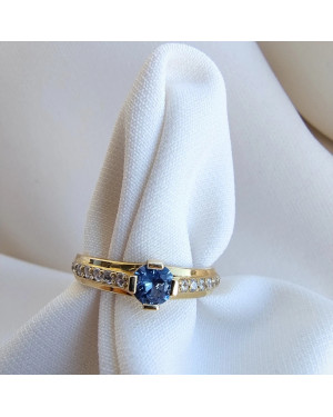Ring with a blue stone 8k