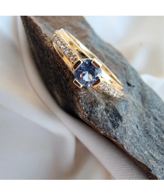 Ring with a blue stone 8k