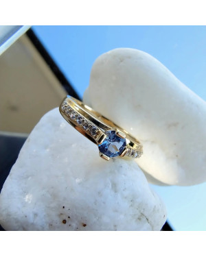 Ring with a blue stone 8k