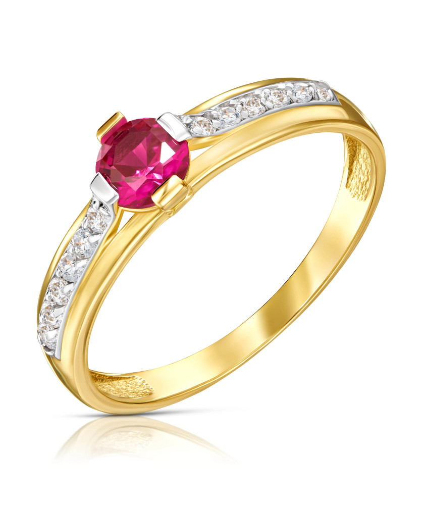 Ring with a red stone 8k
