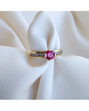 Ring with a red stone 8k