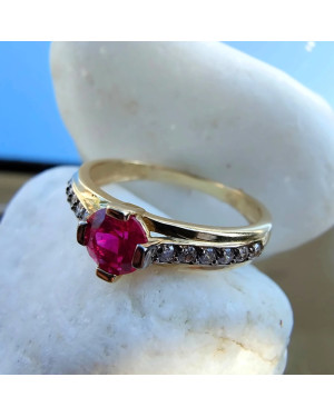 Ring with a red stone 8k