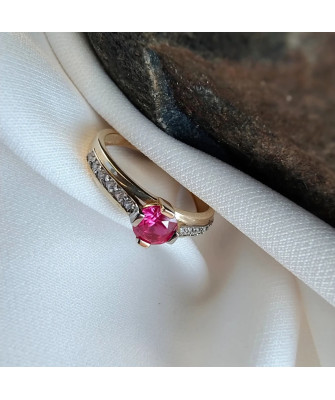 Ring with a red stone 8k