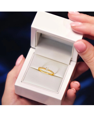 Delikatny pierścionek zaręczynowy 14k z cyrkonią