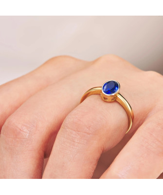 Ring with large blue stone 8k