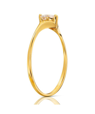Oval stone engagement ring