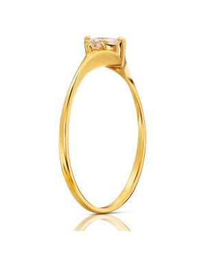 Oval stone engagement ring