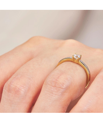 Gold ring with cubic zirconia 8k