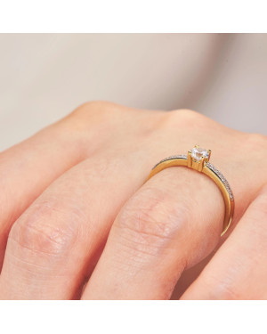 Gold ring with cubic zirconia 8k