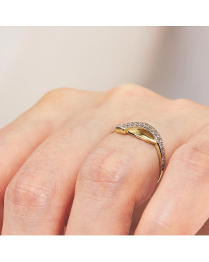 Gold ring 8k white stones