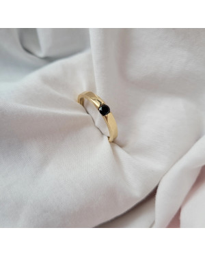 Ring with black stone 14k