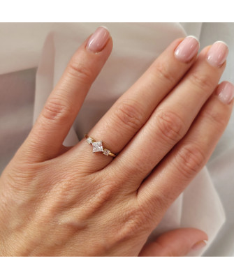 Gold ring with white stone 14k