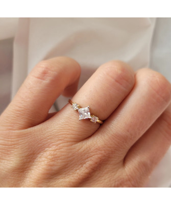 Gold ring with white stone 14k