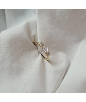 Gold ring with white stone 14k