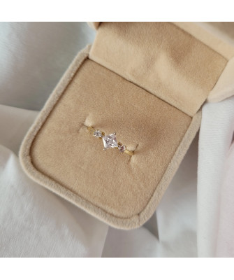 Gold ring with white stone 14k