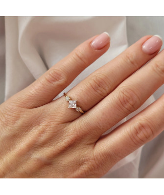 Gold ring with white stone 14k