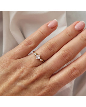 Gold ring with white stone 14k