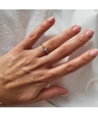 Gold ring with white stone 14k