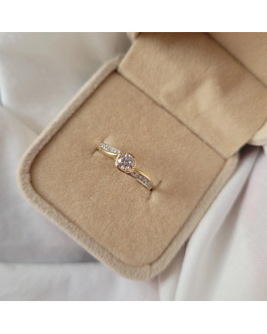 Gold ring with white stone 14k