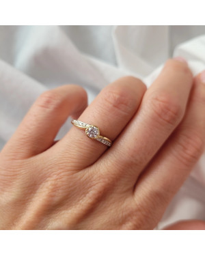 Gold ring with white stone 14k