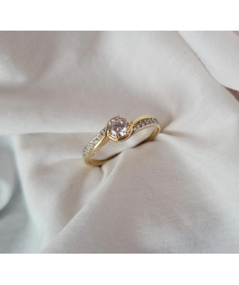 Gold ring with white stone 14k