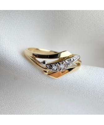 14k gold ring with zirconia leaf