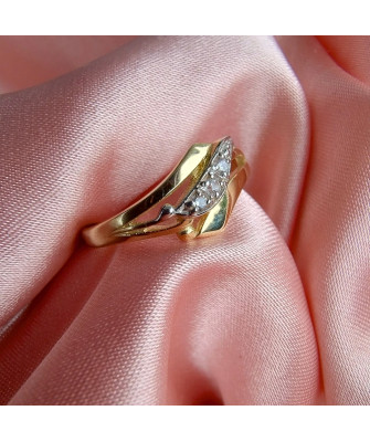 14k gold ring with zirconia leaf