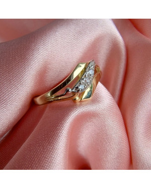14k gold ring with zirconia leaf