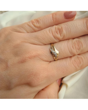 14k gold ring with zirconia leaf