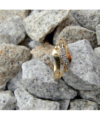 14k gold ring with zirconia leaf