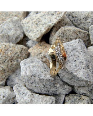 14k gold ring with zirconia leaf
