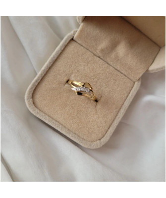 14k gold ring with zirconia leaf