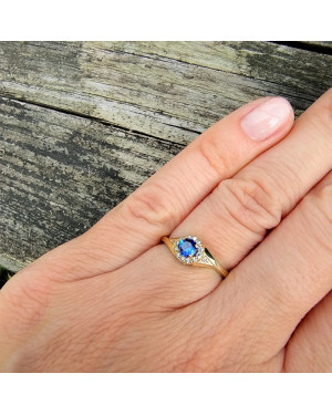 Ring with blue stone gold 8k