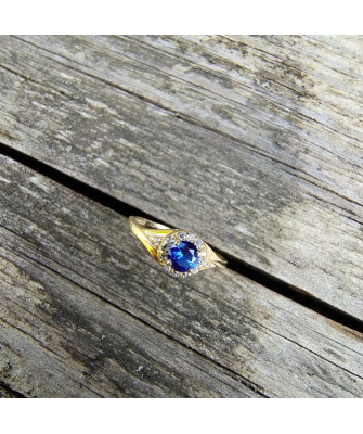 Ring with blue stone gold 8k