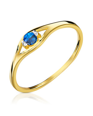 Blue stone in 8k gold ring