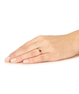 Red stone in 8k gold ring