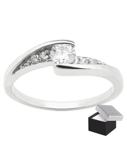 Silver ring with zirconia