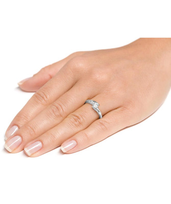 Silver ring with zirconia