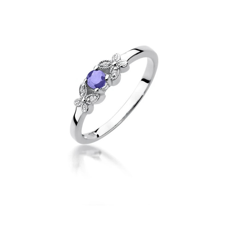 Gold ring with tanzanite, white gold Gold ring with tanzanite, white gold