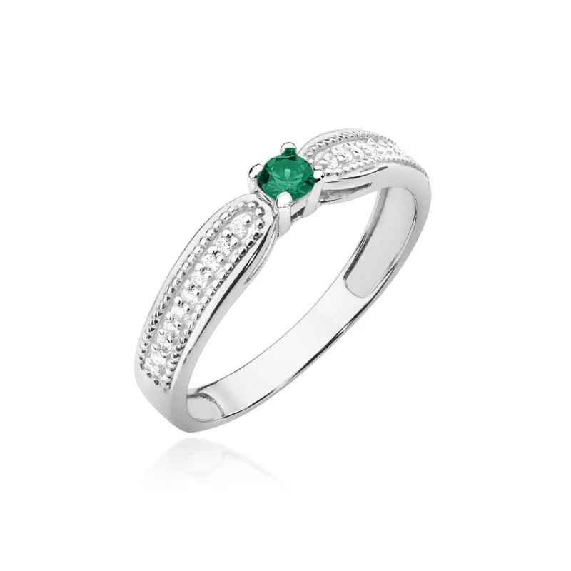 Ring with emerald made of 585 white gold